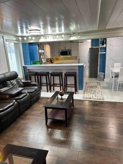 Hot Tub 5 Beds Apartment Moorhead ภายนอก รูปภาพ